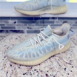 Adidas Yeezy Boost 350 V2 Sneakers